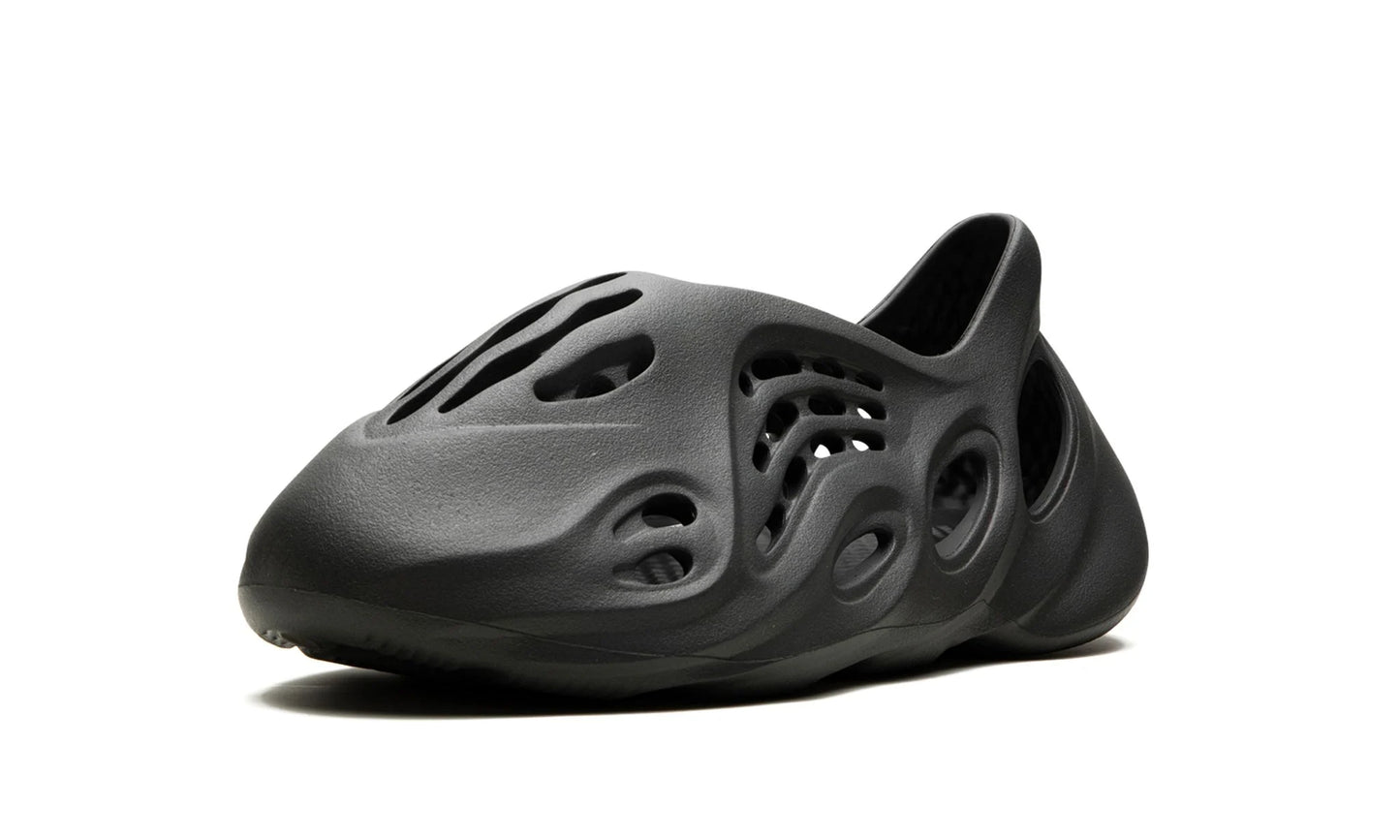 Yeezy Foam Runner "Carbon"