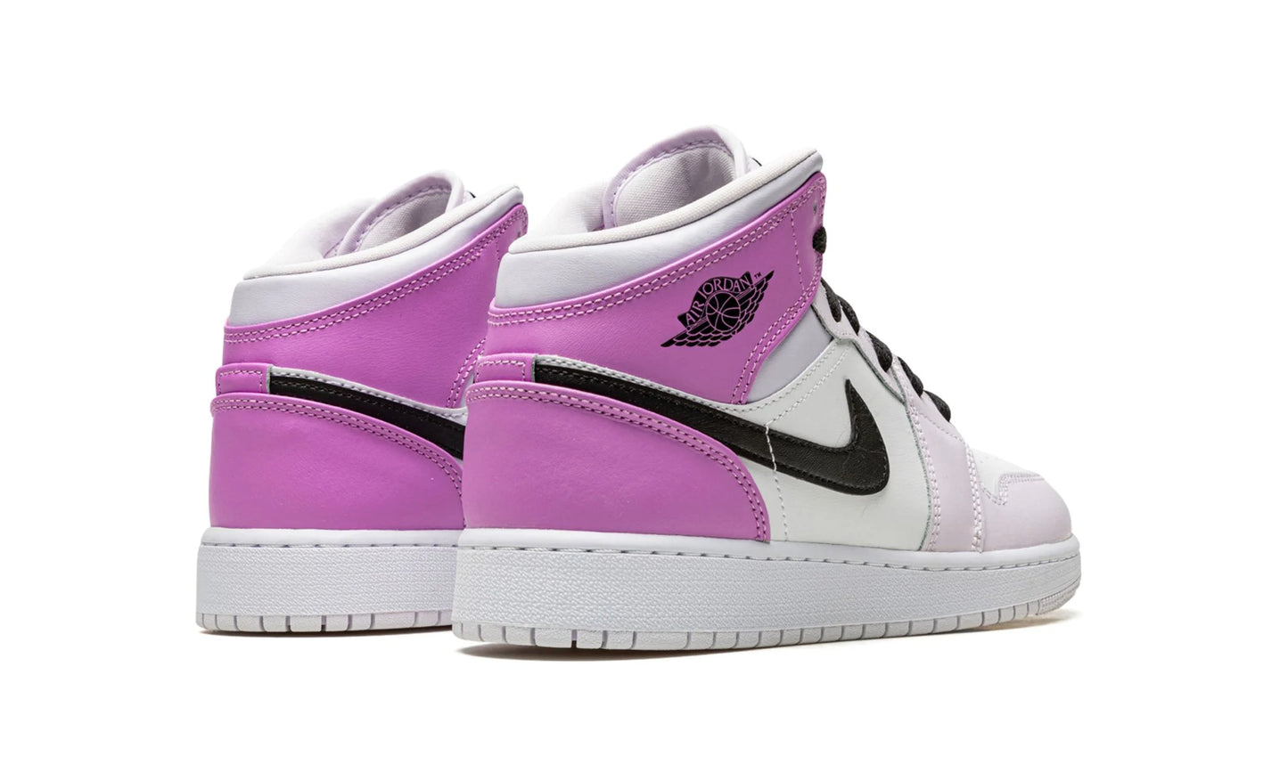 Jordan 1 mid "Barely Grape"