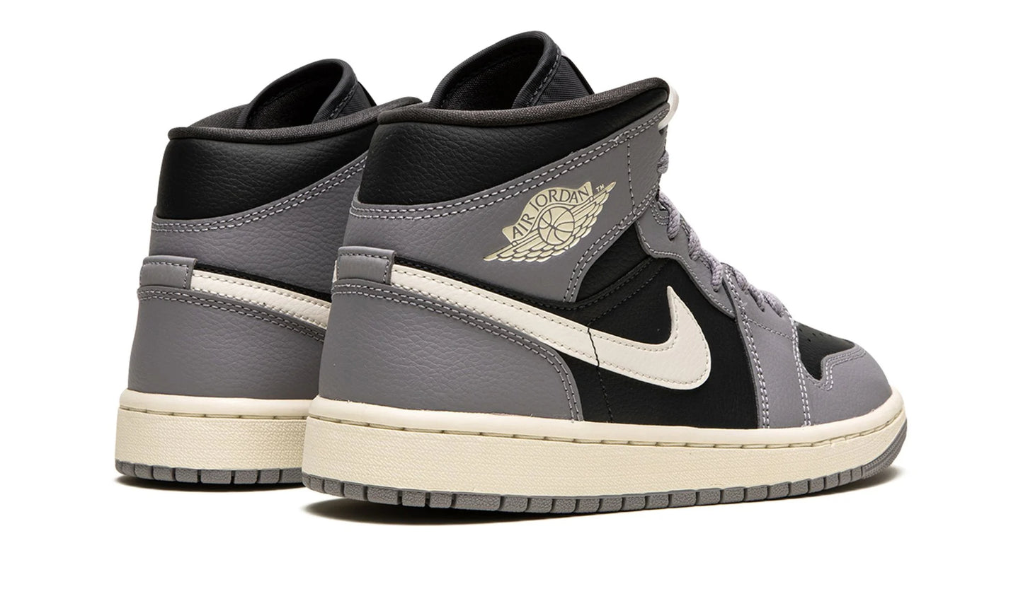 Jordan 1 Mid "CEMENT GREY" (W)