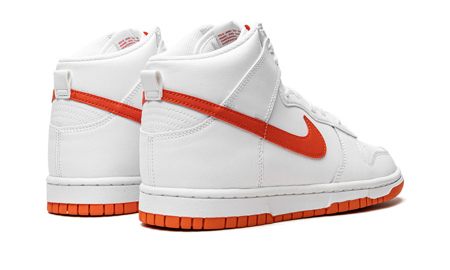Nike Dunk High "Picante Red"