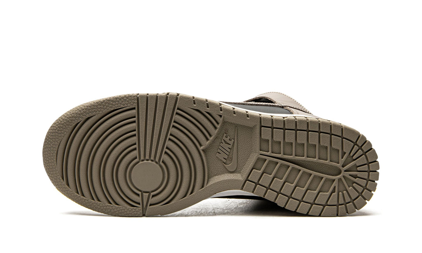 Nike Dunk High "Moon Fossil" (W)