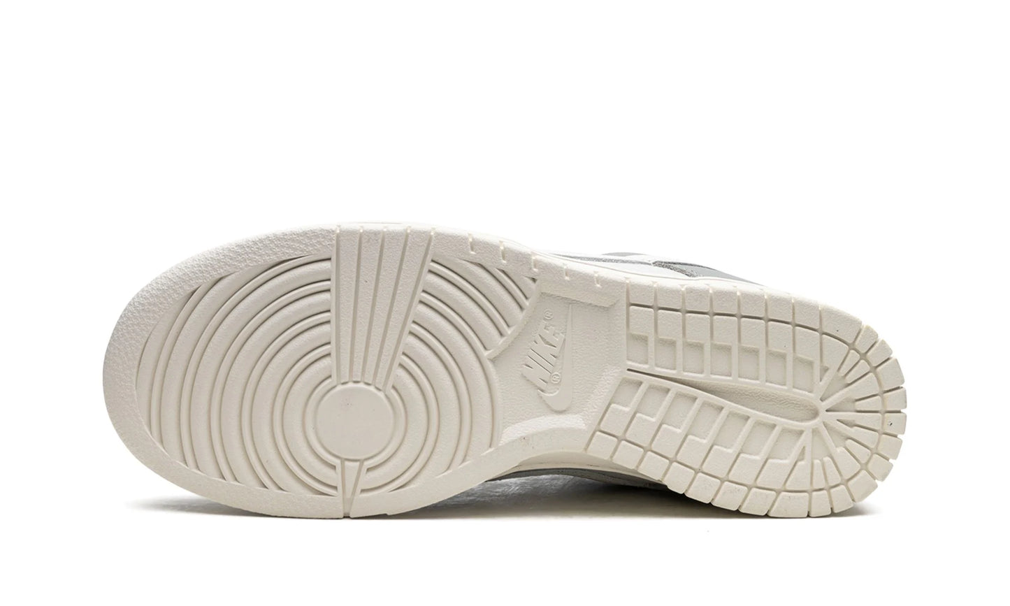 Nike Dunk Low PRM "Mica Green"