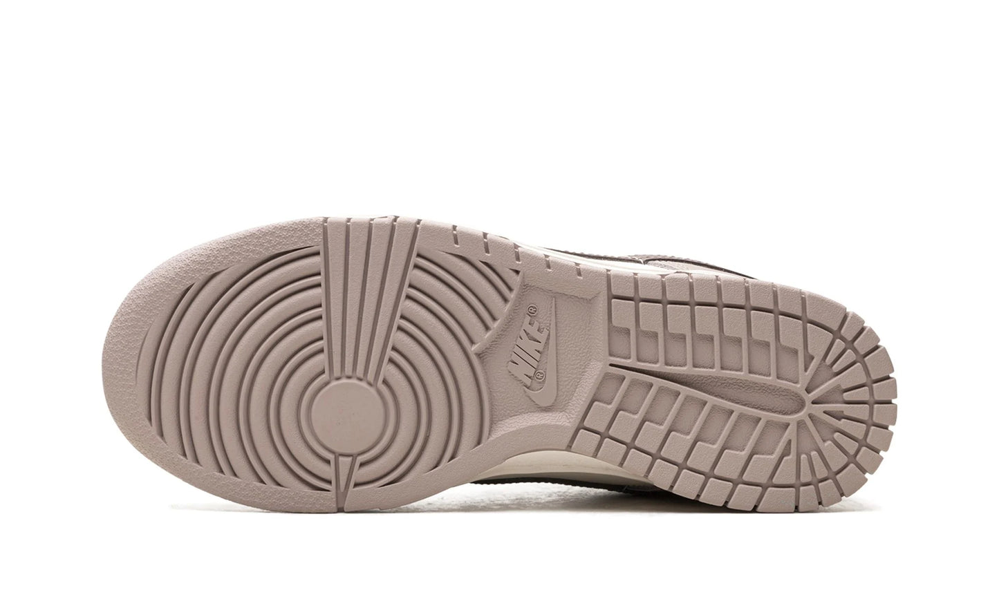 Nike Dunk Low "Diffused Taupe" (W)