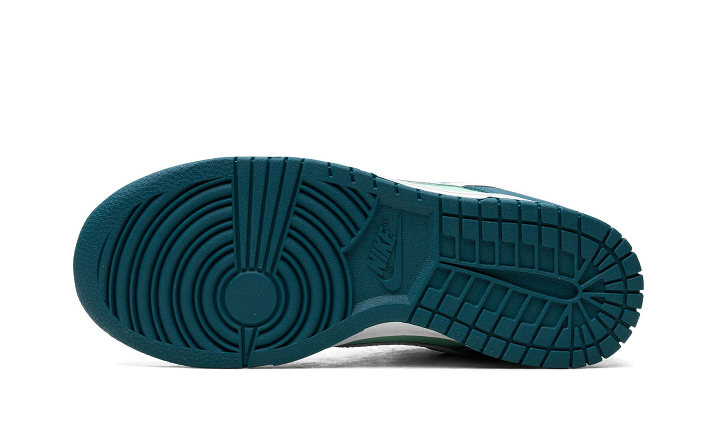 Nike Dunk Low "Geode Teal" (W)