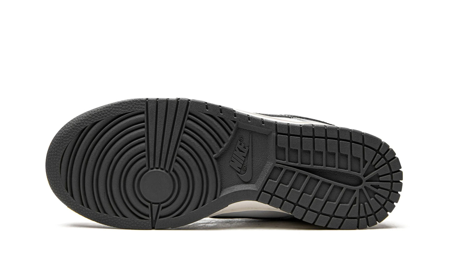 Nike Dunk Low "Light Smoke Grey" (W)