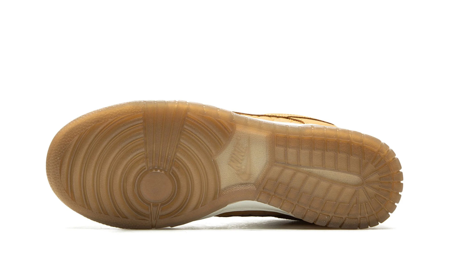 Nike Dunk Low "Quilted Wheat" (W)