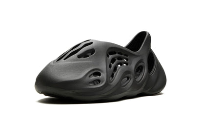 Yeezy Foam Runner "Carbon"