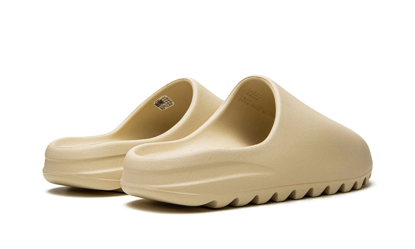 Yeezy Slide "Bone" (Restock Pair)