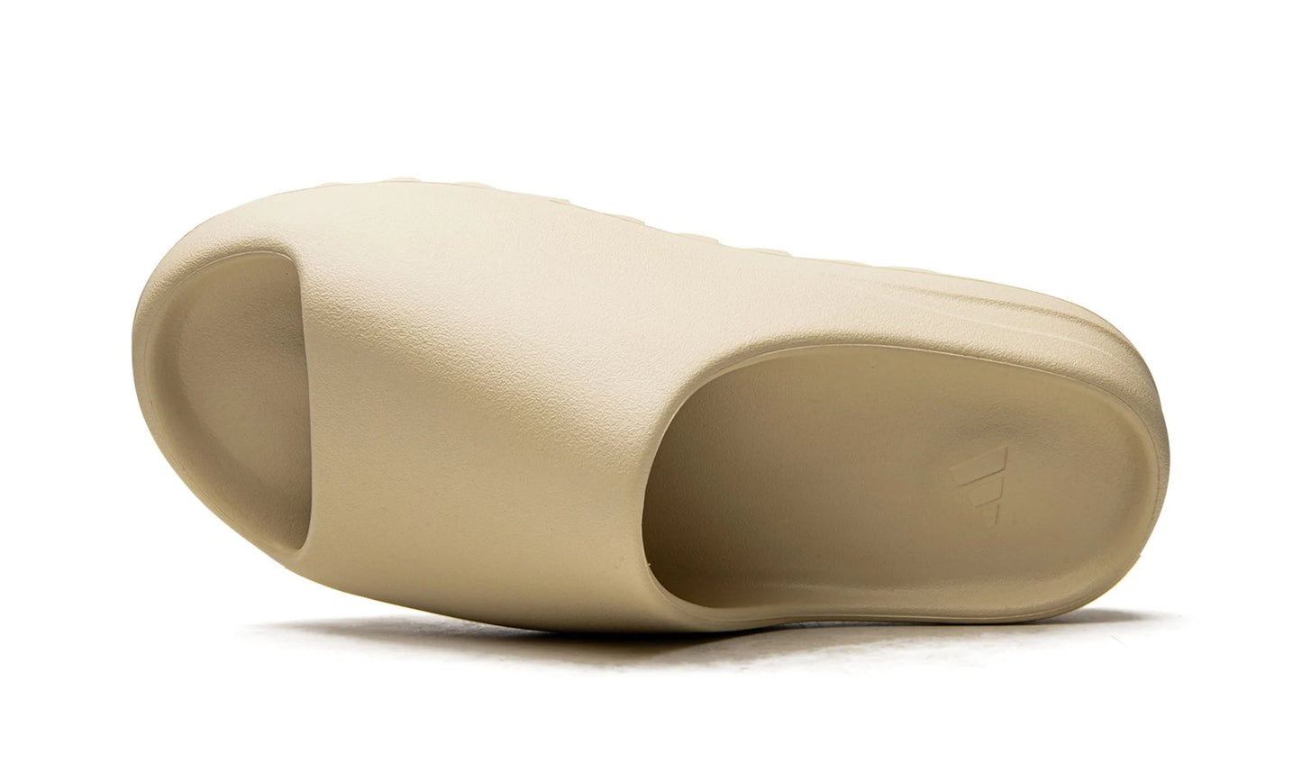 Yeezy Slide "Bone" (Restock Pair)
