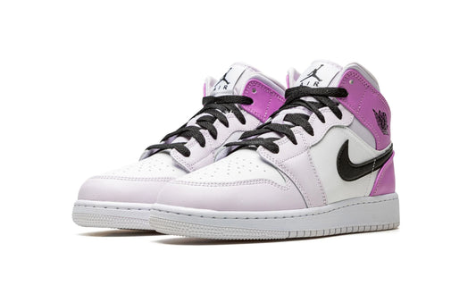 Jordan 1 mid "Barely Grape"
