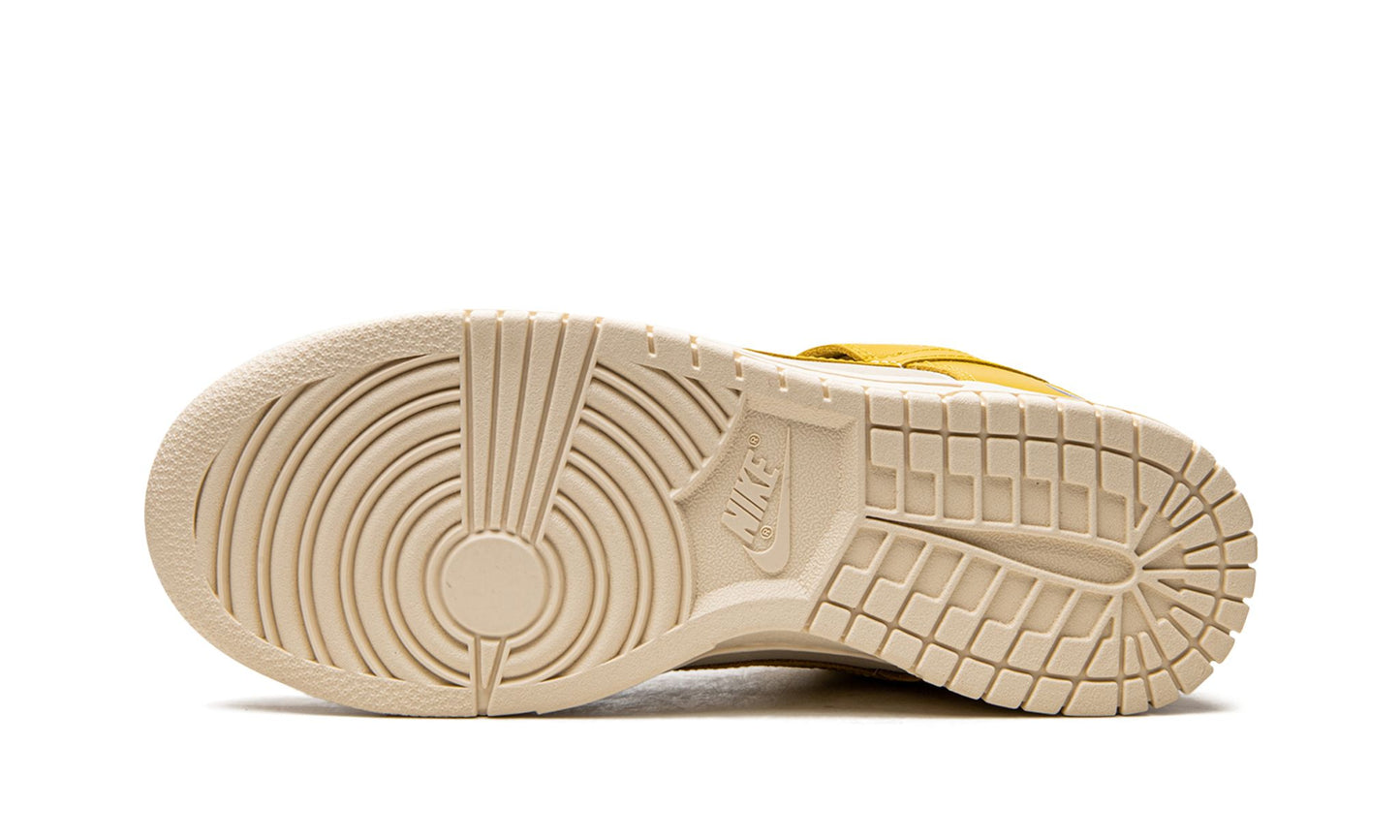 Nike Dunk Low LX "Banana"