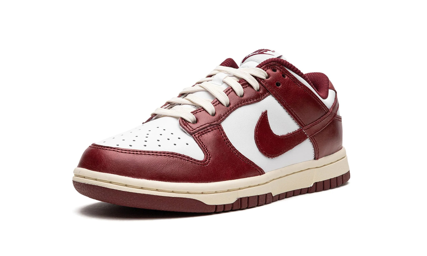 Nike Dunk Low Vintage "Team Red" (W)