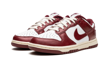 Nike Dunk Low Vintage "Team Red" (W)