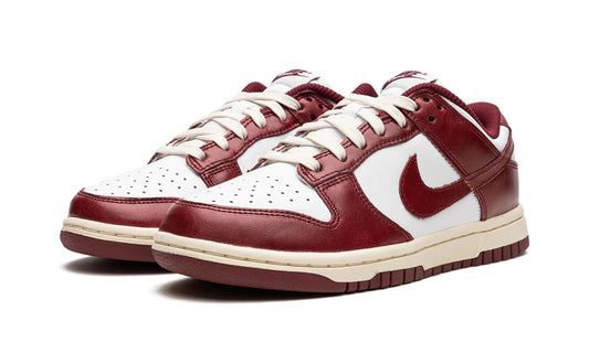 Nike Dunk Low Vintage "Team Red" (W)