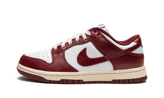 Nike Dunk Low Vintage "Team Red" (W)