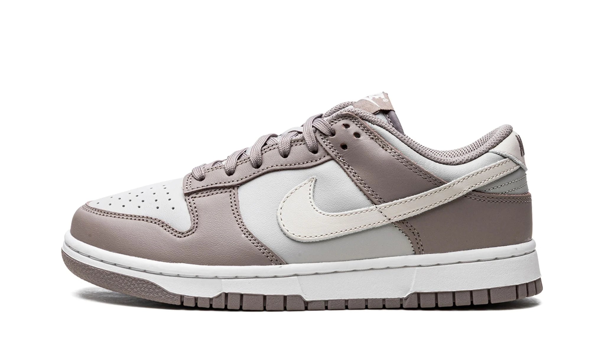 Nike Dunk Low "Bone Beige" (W)