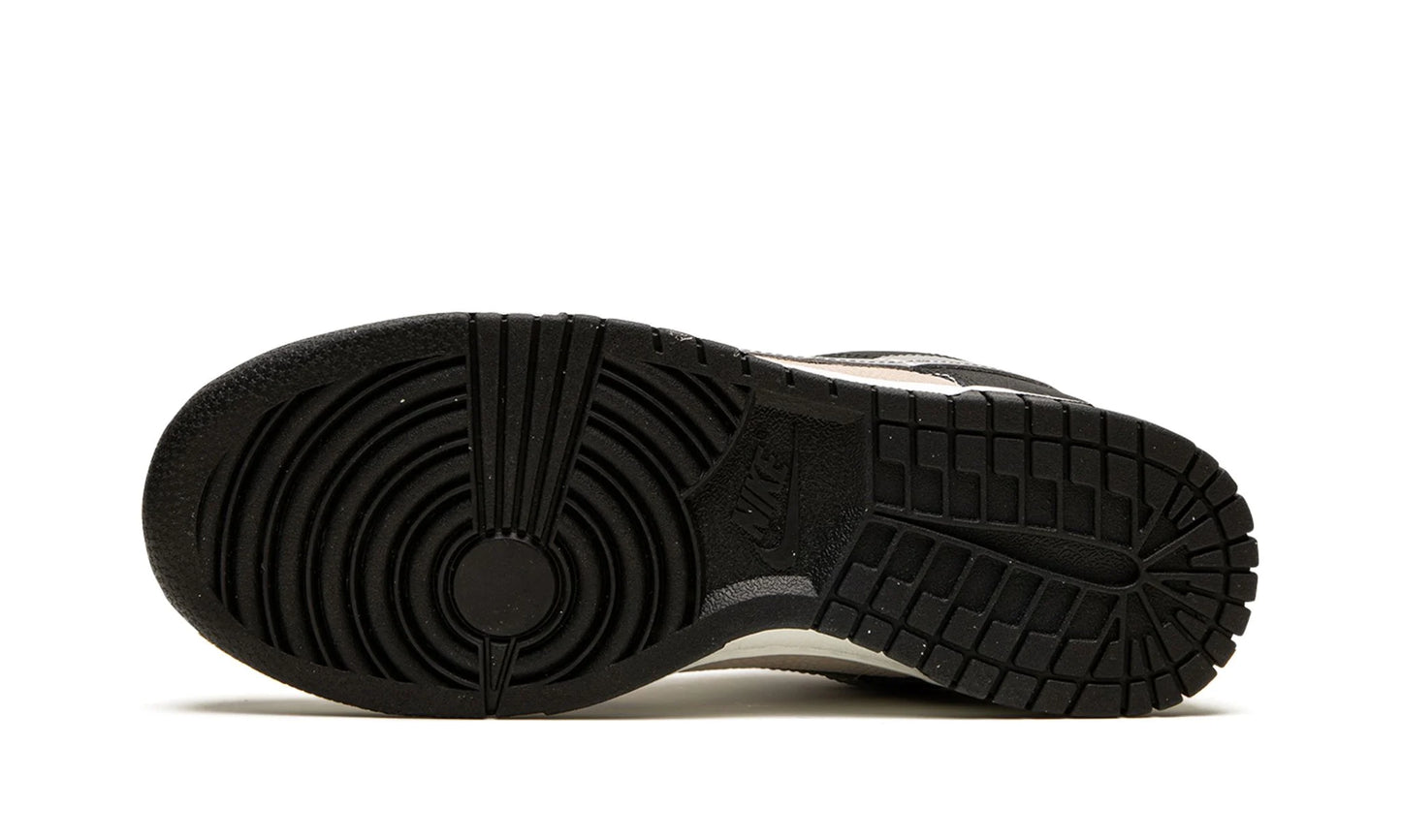 Nike Dunk Low "Starry Laces"
